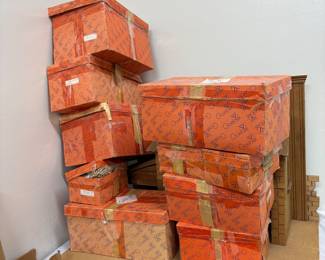 Boxes with set