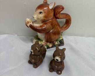 Squirrels salt and pepper and teapot