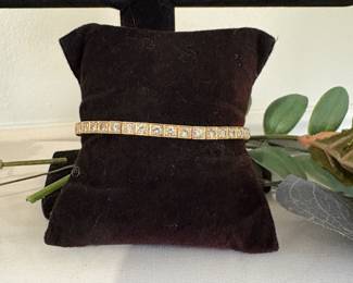 Diamond tennis bracelet