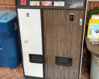 Keltyville Swill Vintage Soda Vending Machine