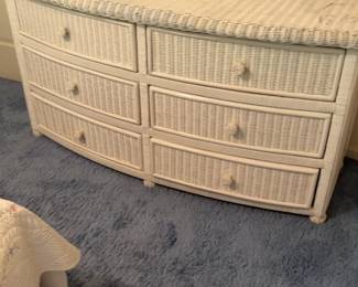 White Wicker 6-Drawer Dresser with Curved Front 61 x 25 x 32