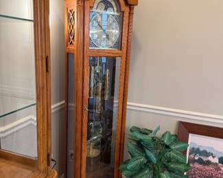 Ridgeway grandfather clock, 82 1/2 HX 19 WX 10 1/2 D
