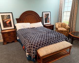 Queen bed frame, 2 nightstands 