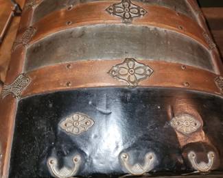 antique steamer trunk, top detail