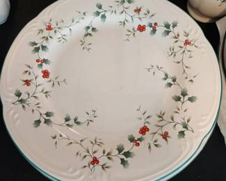 Pfaltzgraff Winterberry