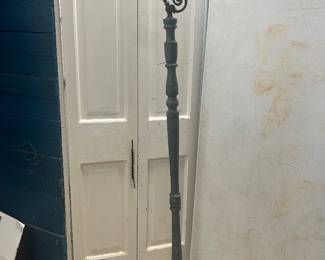 Bridge floor lamp