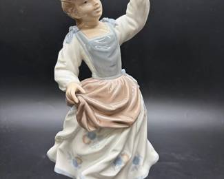 Lladro Girl with Dove 11" Figure