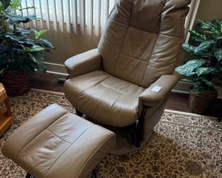 Stressless Mayfair Leather Recliner and Ottoman Set
