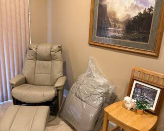 La-Z-Boy Swivel Glider Recliner with Ottoman