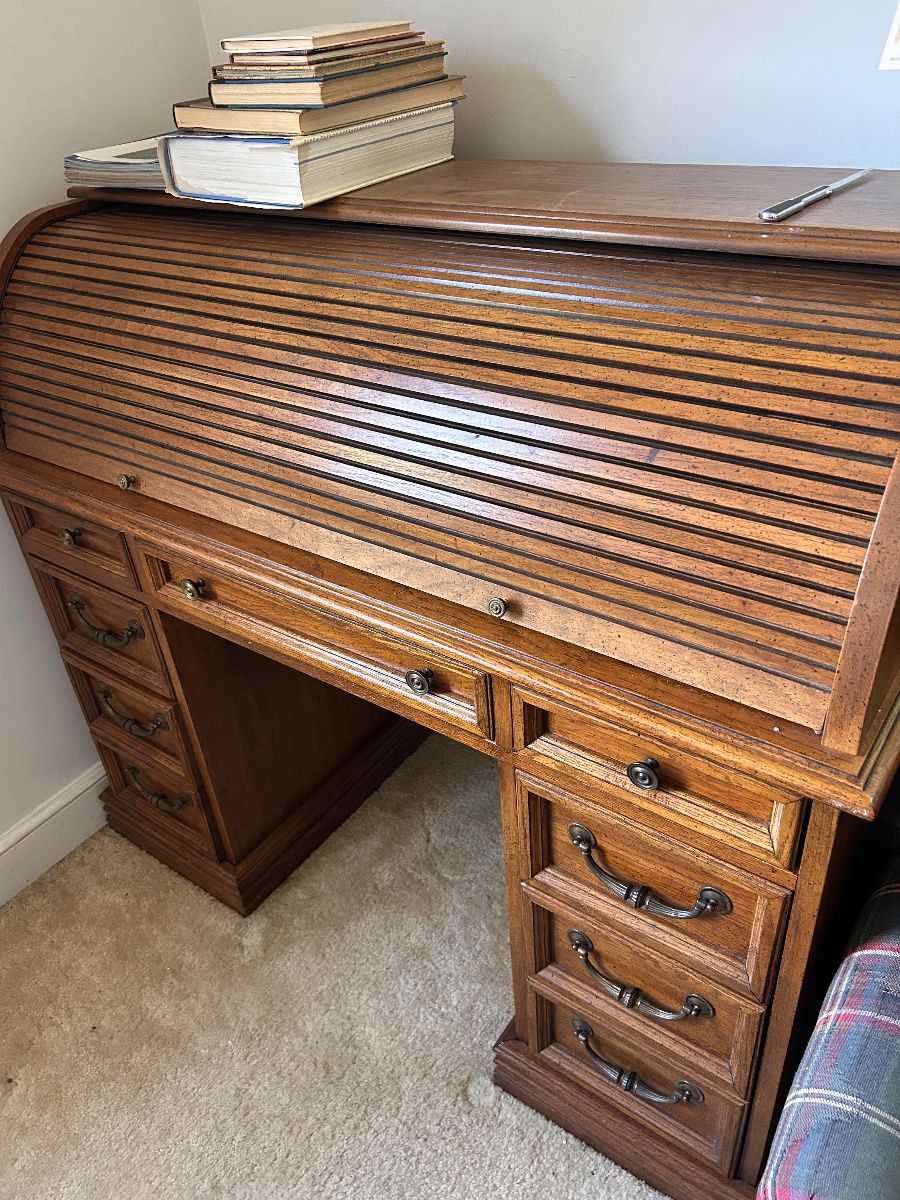 Oak desk very good condition 