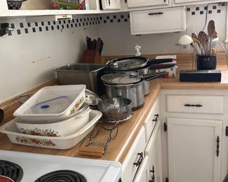 Various kitchen items