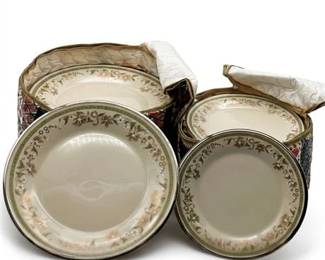 58  ThirtyTwo Lenox Fresh Meadow Plates In Quilted Storage Cases