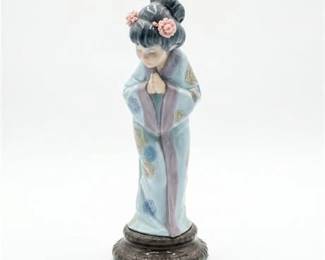 5  Lladro Sayonara No. 4989 Bowing Japanese Figurine