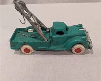 28R  Vintage Cast Iron Toy Wrecker Truck with Detachable Tow Bar