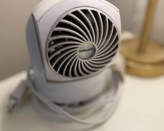 White Desk Fan Air Circulator Compact Portable Table Fan Home Office Appliance