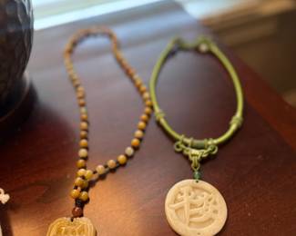 Asian Carved Jade Stone Pendant Necklaces Beaded Chain Chinese Medallion Jewelry