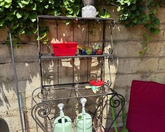 Black Wrought Iron Bakers Rack Patio Shelf Bird Statue Vases Outdoor Decor