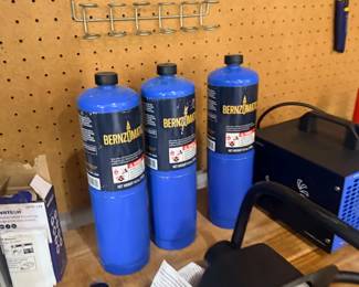 Bernzomatic Propane Torch Cylinders Blue MAPP Gas Workshop Pegboard Tools Lot