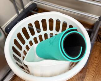 Laundry Basket Hamper White Plastic Wire Shelf Rack Storage Utility Room Garage
