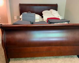 Cherry Wood Sleigh Bed Queen King Bedroom Furniture Traditional Curved Headboard
