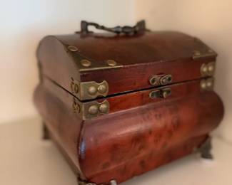 Decorative Leather Treasure Chest Box Brass Hardware Claw Feet Jewelry Storage