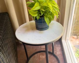 Round Marble Top Side Table Black Metal Base Patio End Table Potted Plant Decor