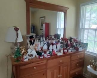 Chest of drawer with mirror