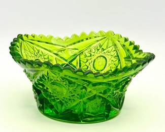 vintage L.E. Smith emerald green pressed glass bowl