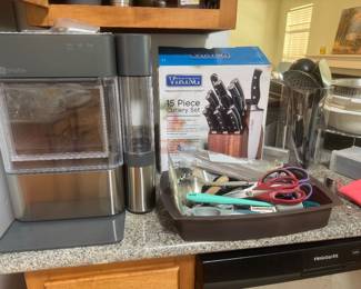GE ice maker and Viking knife set