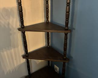 Corner shelf