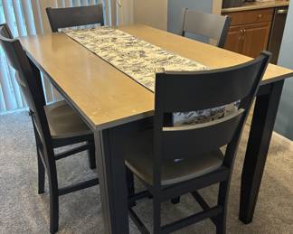 Dining room table 6 chairs and a leaf