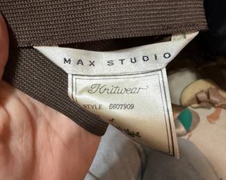 Brown Ribbed Knit Max Studio Garment