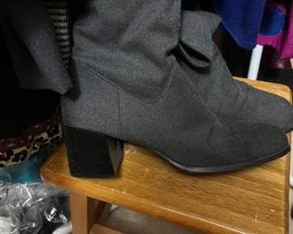 $55, Liz Claiborne Gray Block Heel Ankle Boots Women’s Pull On Fashion Booties