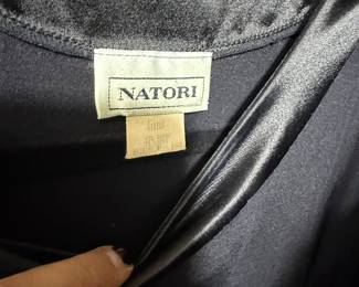 Natori Black Rayon Blend Velvet and Satin Robe
