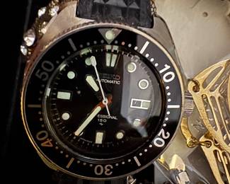 $750, Seiko Professional 150 Automatic Diver Watch Black Dial Rubber Strap Wristwatch