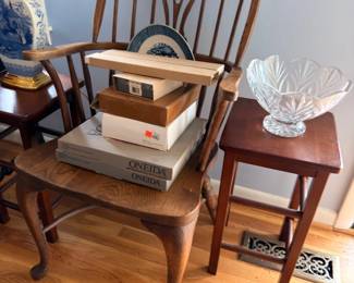 Antique wood Windsor style chair with side table