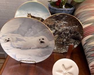 Collector plates, wildlife and nature themes, on display stands