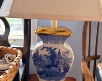 Blue and white porcelain table lamp with gold base