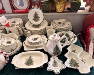 Spode Christmas Tree pattern serving platters, teapot and dishes