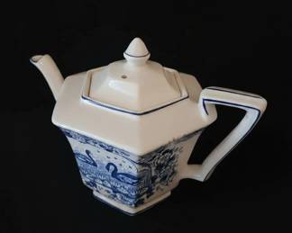 Blue Willow Pattern Teapot