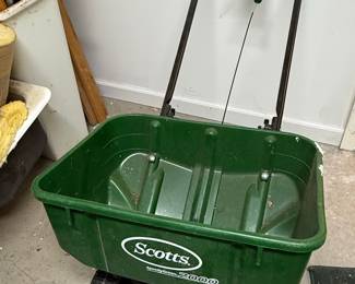 Scotts SpeedyGreen 2000 Broadcast Spreader