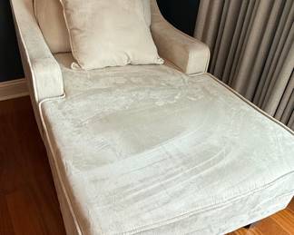 Contemporary Chaise Lounge