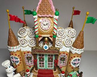 The Danbury Mint "Cinnamon Hall" Lighted Christmas Village Building