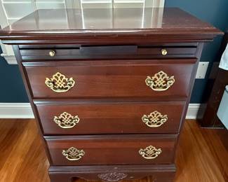 Kincaid "La-Z-Boy Company" Cherry Nightstand