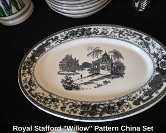 Royal Stafford Willow Pattern China Set fourth image