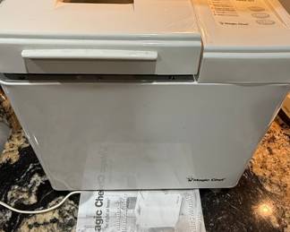 Magic Chef CBM-310 Automatic Bread Maker
