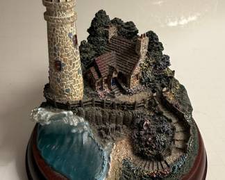 Hawthorne Village "The Light of Peace" Thomas Kinkade Sculpture