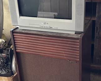 SANYO TV, Vintage Magnavox Stereo Console