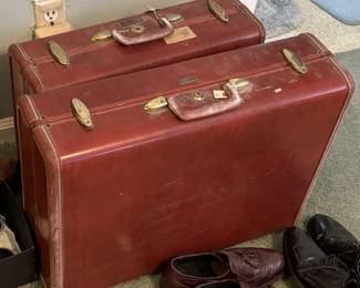 2 Case  Vintage Burgundy Luggage Set