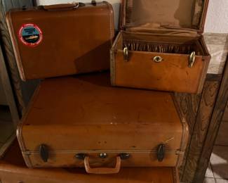 Vintage luggage 4 pieces